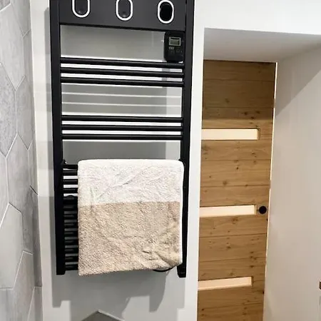 1 Neuf A 100 M Des Plages Et De La Gare Сен-Рафаэль