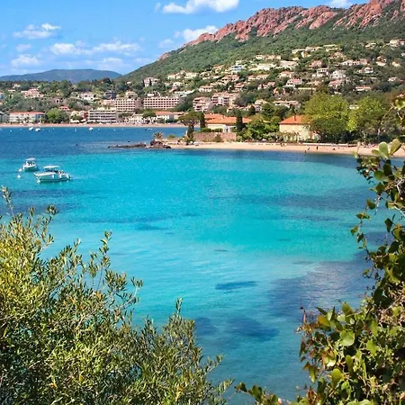 1 Neuf A 100 M Des Plages Et De La Gare * Saint-Raphael (Var)