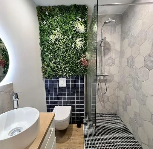 1 Neuf A 100 M Des Plages Et De La Gare *